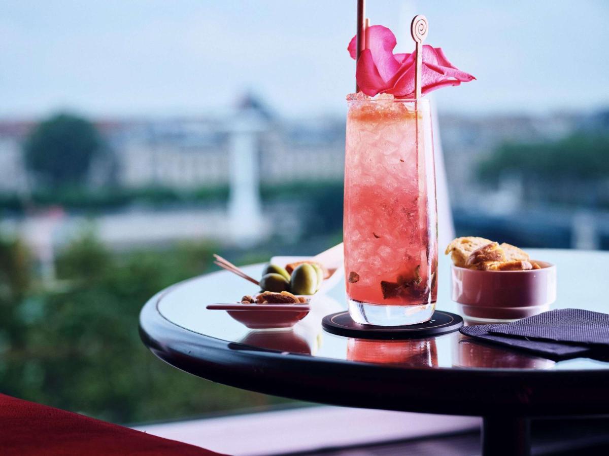 Отель Sofitel Lyon Bellecour Экстерьер фото A French 75
