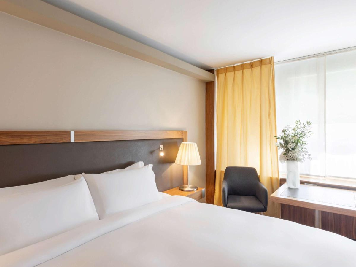 Отель Sofitel Lyon Bellecour Экстерьер фото A room at the hotel