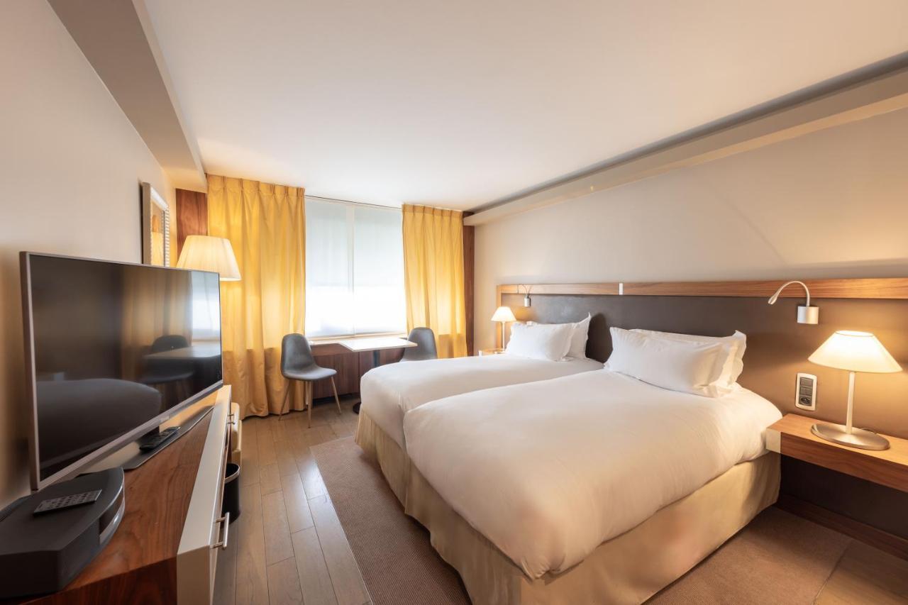 Отель Sofitel Lyon Bellecour Экстерьер фото A room at the hotel