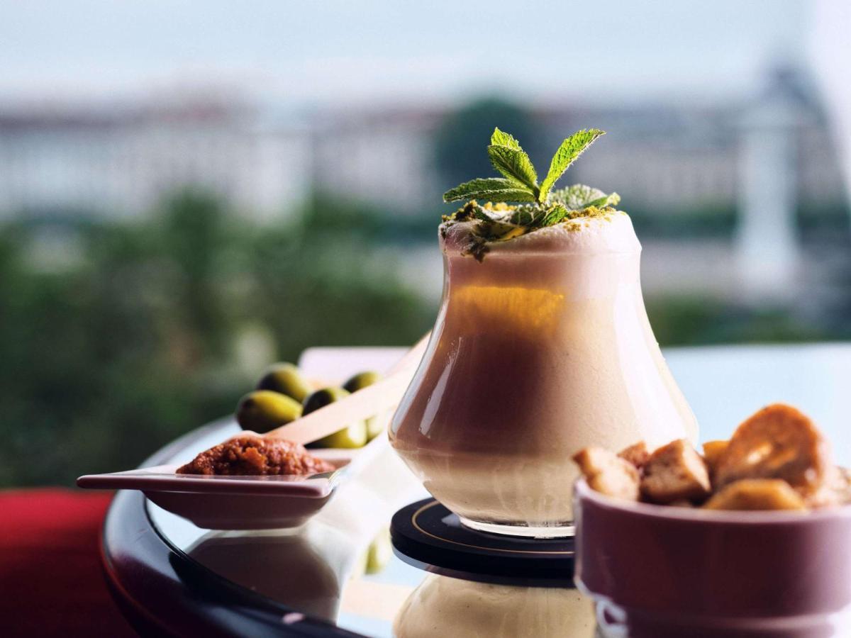 Отель Sofitel Lyon Bellecour Экстерьер фото A glass of boza