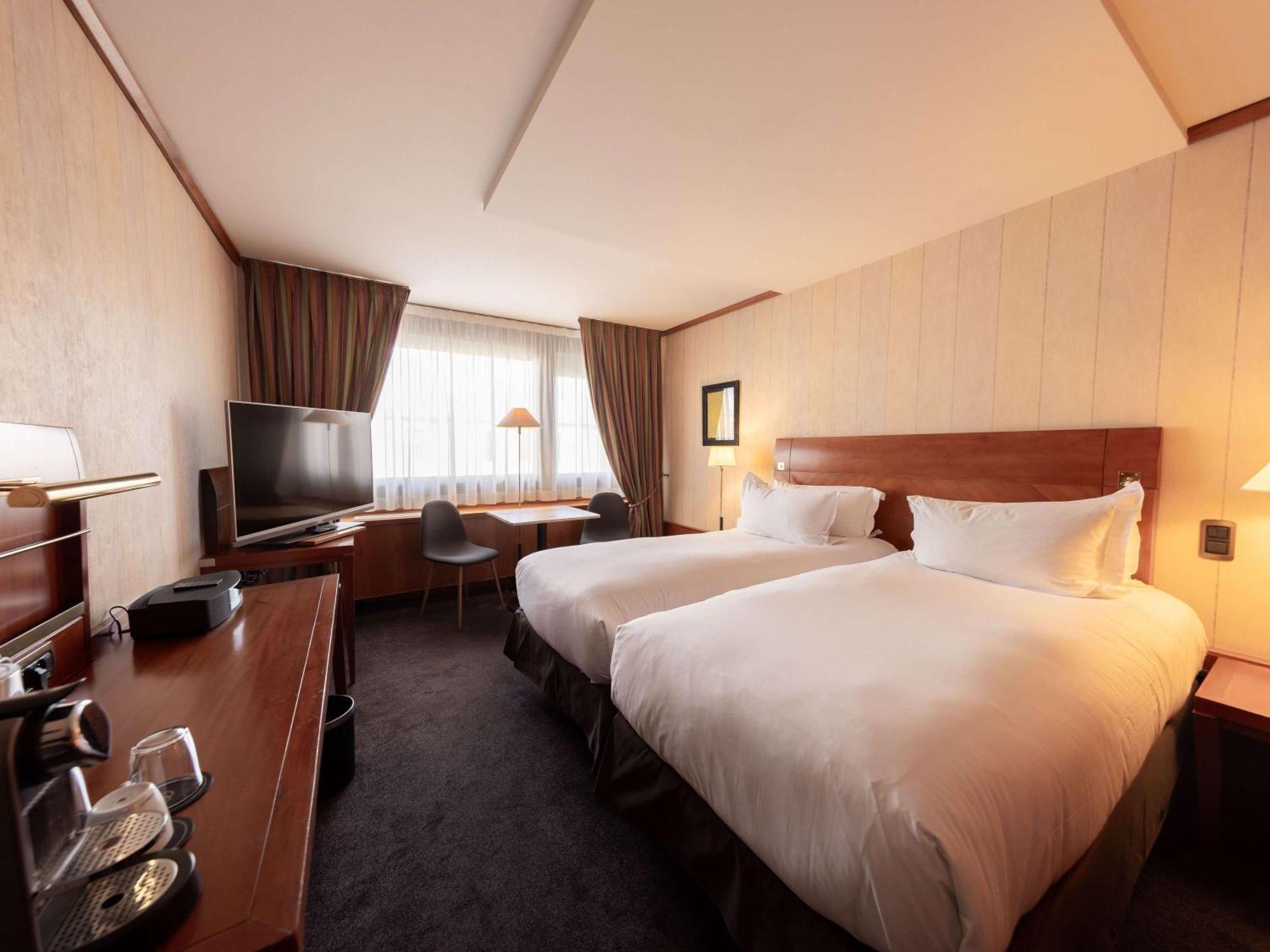 Отель Sofitel Lyon Bellecour Экстерьер фото A room at the hotel