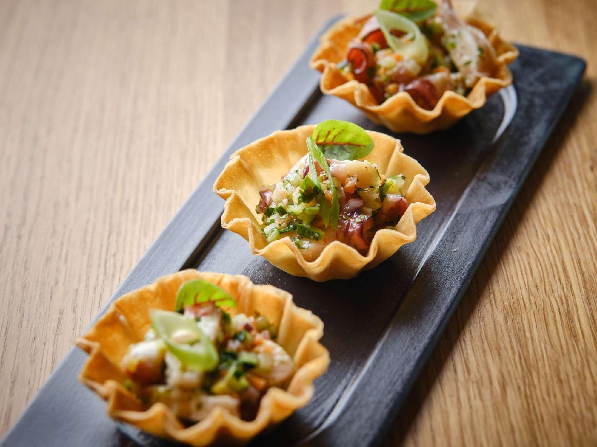 Отель Sofitel Lyon Bellecour Экстерьер фото A prawn and avocado salad served in a pastry bowl